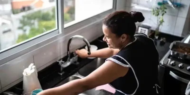 Lee más sobre el artículo 🧹🏠 ¡TRABAJOS DE EMPLEADAS DOMÉSTICAS | +120 VACANTES! 👩‍🍳🛏️